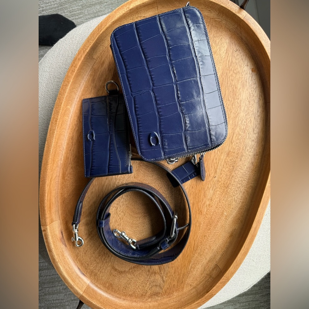 NWT Coach Charter Crossbody 19 Navy Crocodile Embossed - Picture 2 of 6